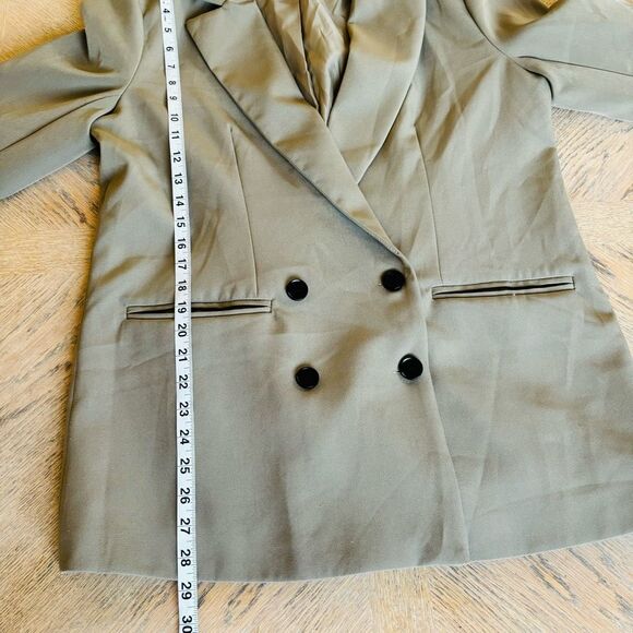 Nasty Gal oversized Olive blazer in size US 4 button front taupe size M - Picture 6 of 7